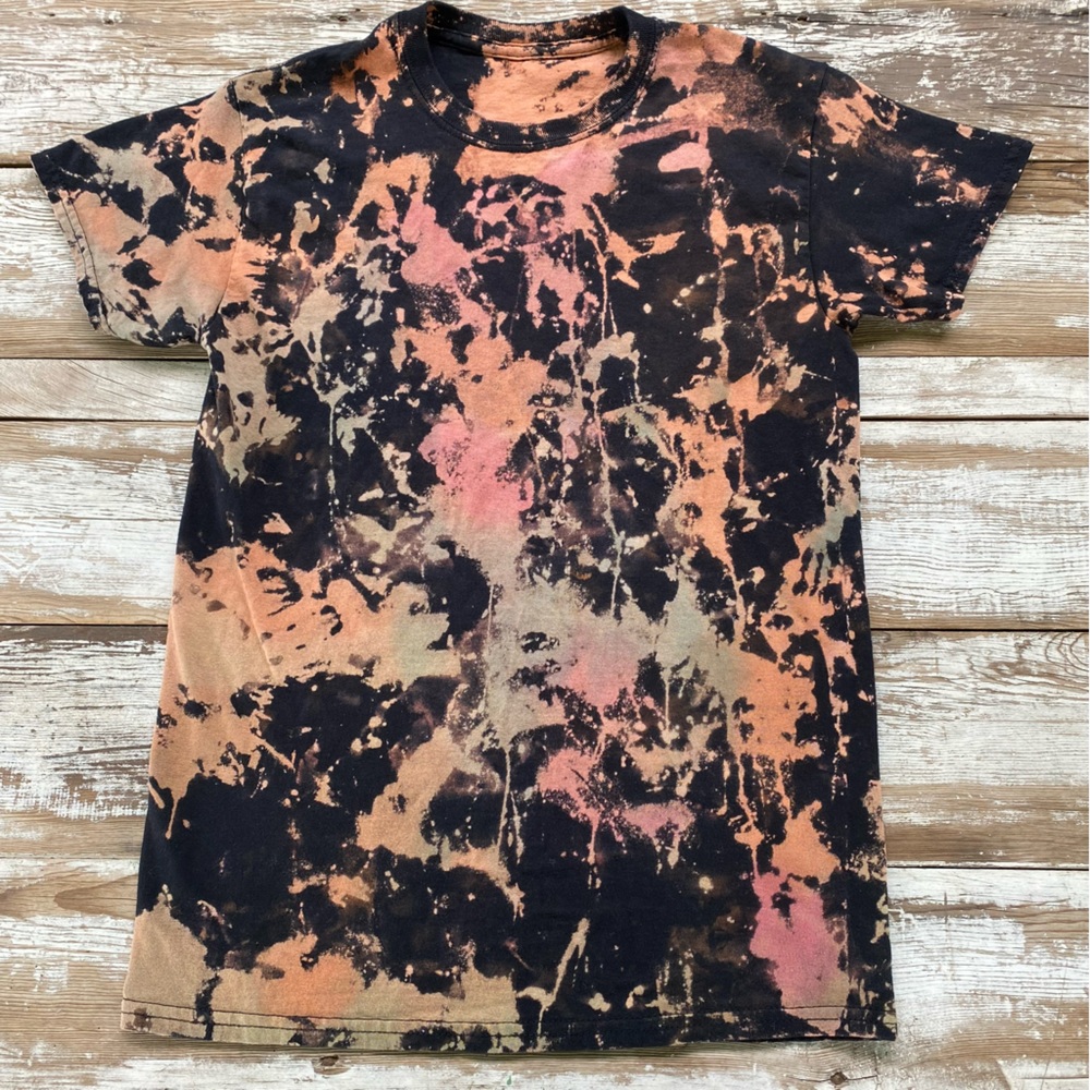 Black tshirt with orange pink cream splatter pattern, tie dye, size Small